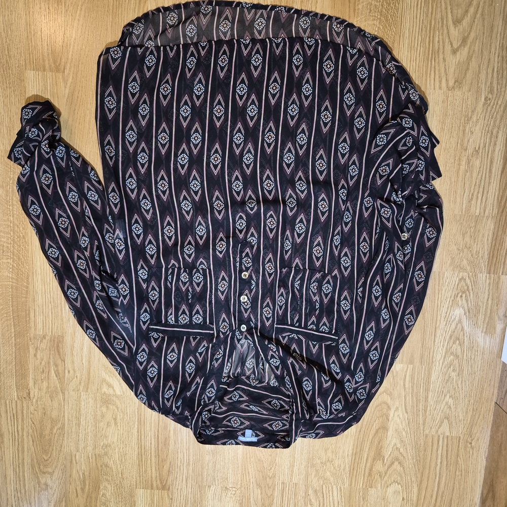 Geometric Patterned Long Sleeve Shirt